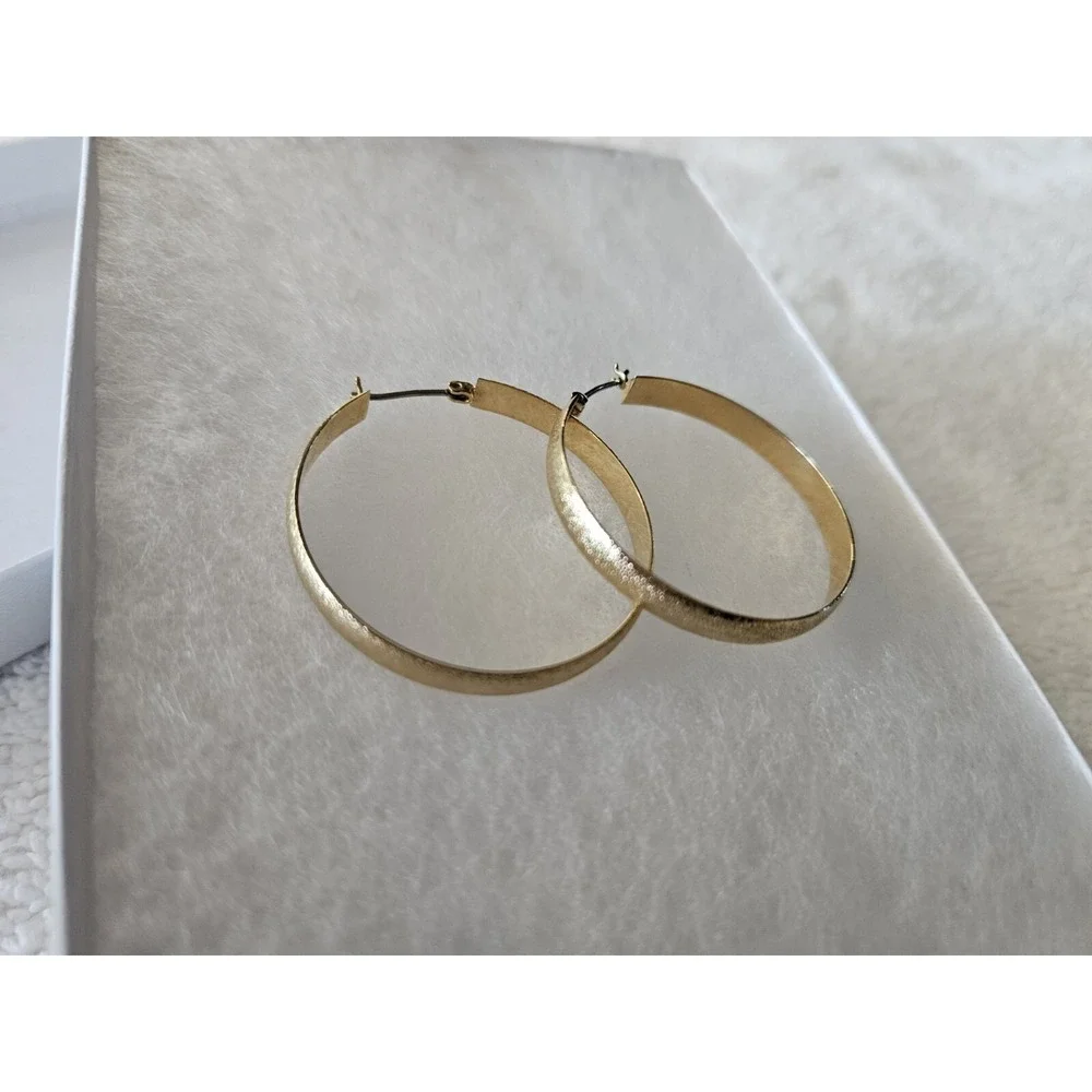 Vintage textured gold tone small hoop Earrings 1.5 Inch